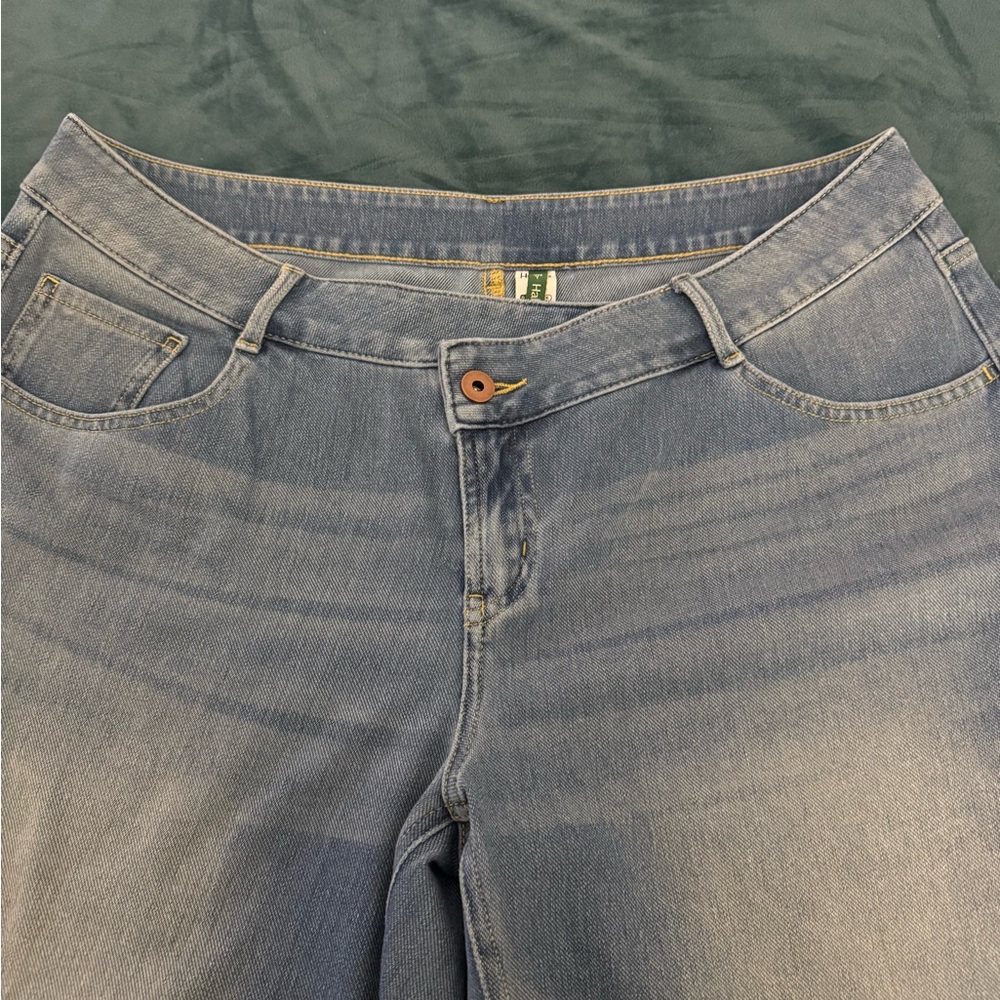 HALARA Washed Light Blue Mid-Rise Wide Leg Jeans with Asymmetrical Zipper